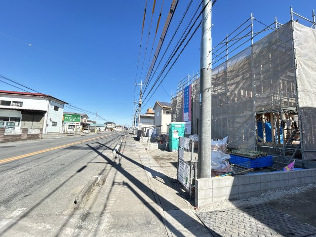 【Cradle garden】壬生町安塚 第5 全3棟の前面道路含む現地写真|〇只今分譲中〇
前面道路が12ｍあることで、陽当たり・風通しも良好☆
見通しも良いので車庫入れが苦手でもスムーズに行えます。
※2026年2月撮影
