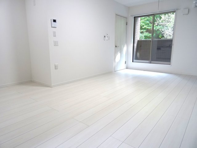 SUN-Cubeの居間・リビング|おしゃれなカラークロス！