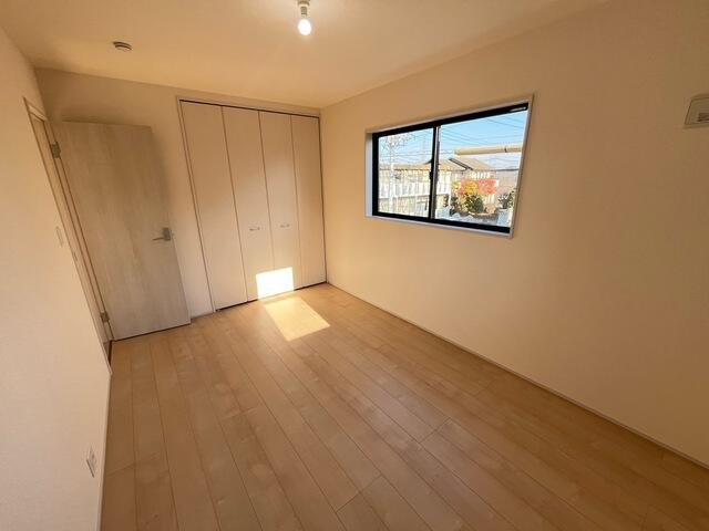 リーブルガーデン第２下野緑　新築一戸建ての洋室