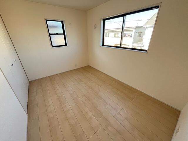 リーブルガーデン第２下野緑　新築一戸建ての洋室