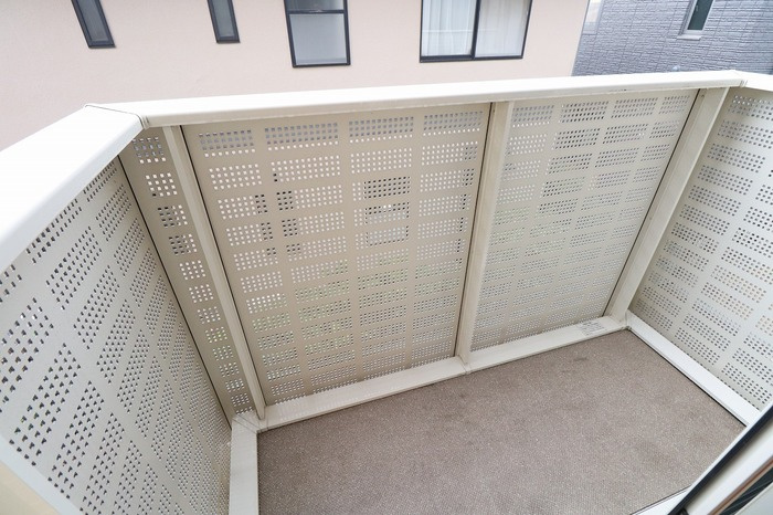 ファースト ステージのバルコニー|バルコニーは2Fにあります。