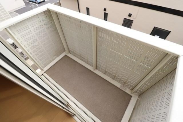 ファースト ステージのバルコニー|バルコニーは2Fにあります。