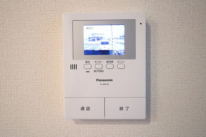 ファースト ステージの設備|顔が見えるモニター付きドアホン設置