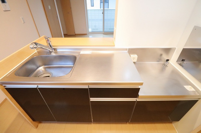 ファースト ステージのキッチン|人気の対面キッチンです。