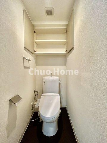 BELISTA押上駅前のトイレ|【トイレ】 収納スペースをしっかりと確保した温水洗浄便座機能付きトイレ。温水洗浄便座は清潔にお使いいただくための大切なアイテムです。