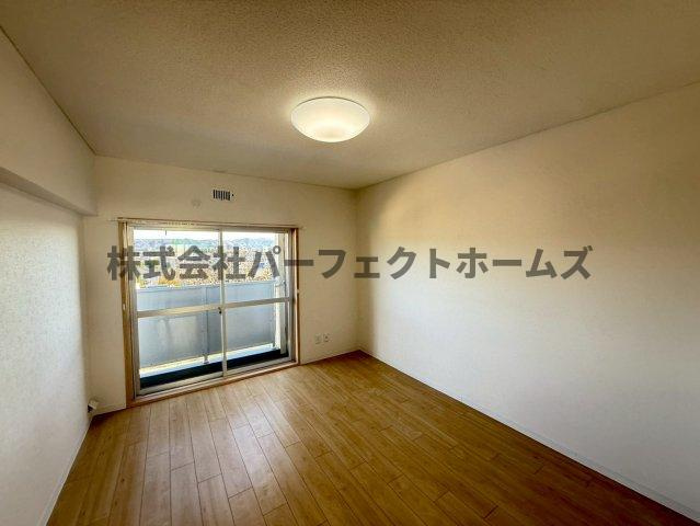 香里ヶ丘日東マンションD棟の居間・リビング|ゆったり過ごせる居間です