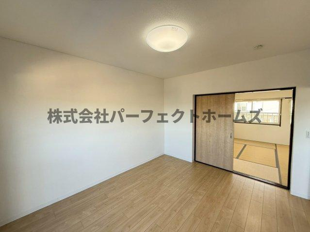 香里ヶ丘日東マンションD棟の居間・リビング|ゆったり過ごせる居間です