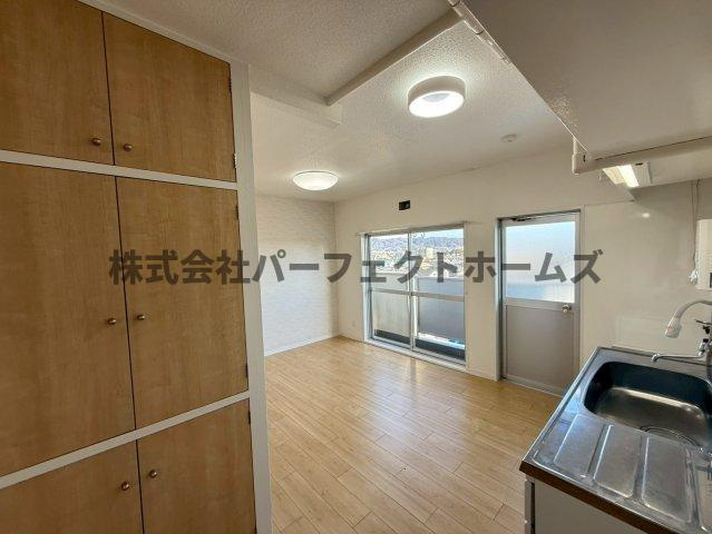 香里ヶ丘日東マンションD棟の居間・リビング|ゆったりとした居間です