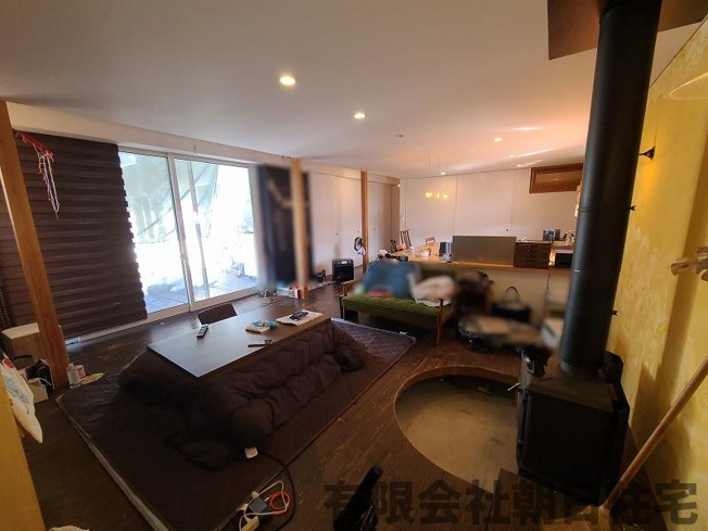 【居間・リビング】 | 玉湯町玉造中古戸建 | ゆったり過ごせる居間です