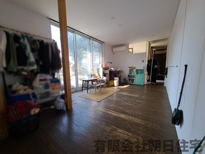 【洋室】 | 玉湯町玉造中古戸建 | リビングのつづき間で引き戸で個室にできます。