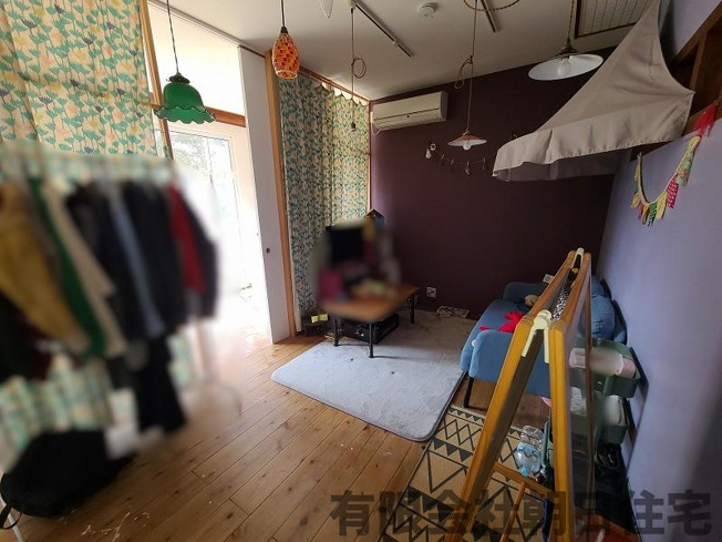 【洋室】 | 玉湯町玉造中古戸建 | サンルーム横の日当たりの良い洋室です