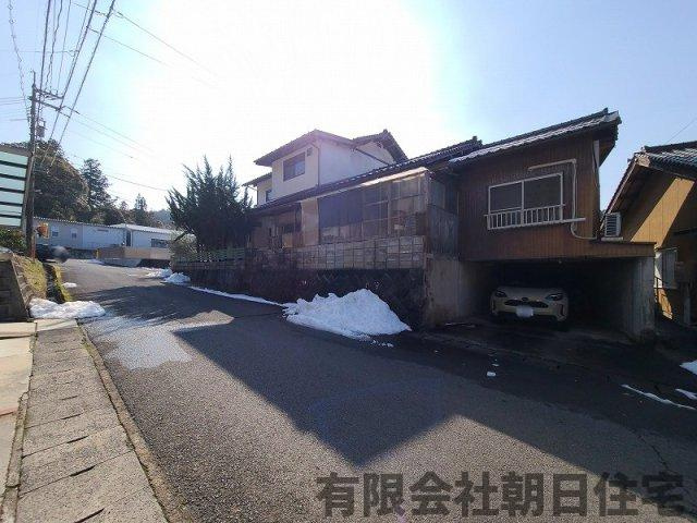 【外観】 | 玉湯町玉造中古戸建 | ビルトインの駐車場もあります