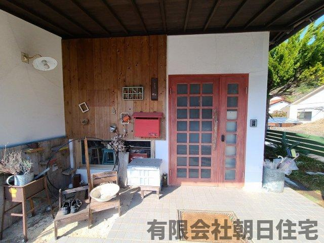 【玄関】 | 玉湯町玉造中古戸建 | おしゃれな玄関です。