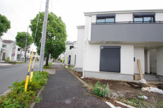 【前面道路含む現地写真】 | 【仲介手数料無料！！】府中市日新町3丁目　新築戸建て（全16棟）F号棟　5530万円