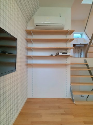 府中市府中町１丁目のアパートの収納