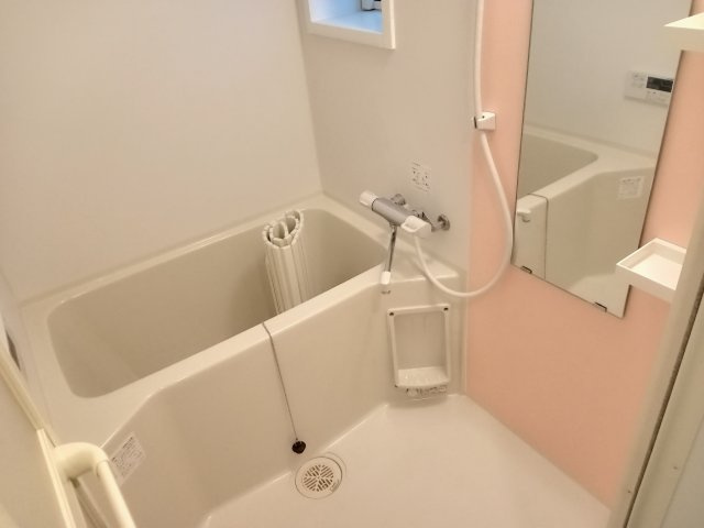 府中市府中町１丁目のアパートの浴室