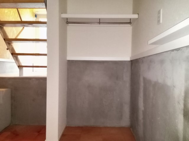 府中市府中町１丁目のアパートの収納