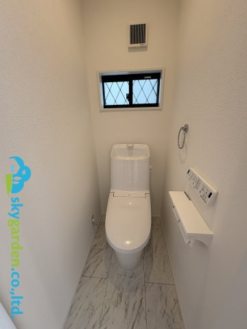 藤沢市辻堂太平台　新築戸建　全5棟1号棟のトイレ|落ち着いた色調のトイレです