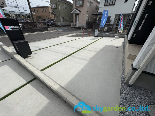 藤沢市辻堂太平台　新築戸建　全5棟1号棟の駐車場|車種により並列２台駐車可能