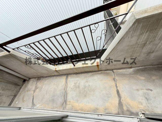 長尾家具町2丁目戸建　賃貸のバルコニー|お洗濯にも便利なバルコニー付き