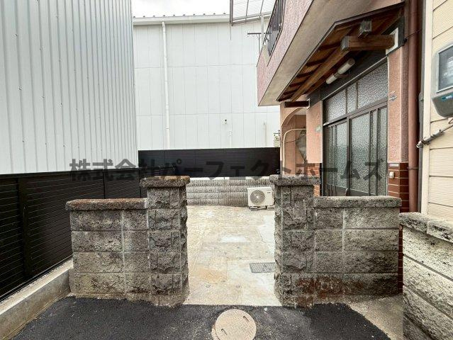 長尾家具町2丁目戸建　賃貸のエントランス|ゆとりのあるエントランスです