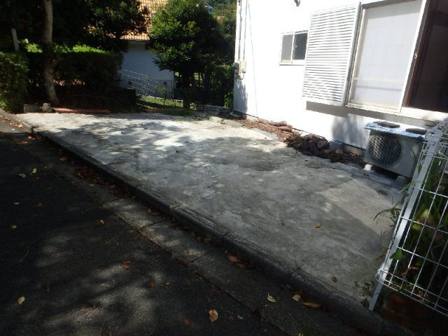 S1519R　碁石が浜貸家の駐車場