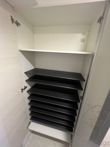 Alivis北梅田の玄関