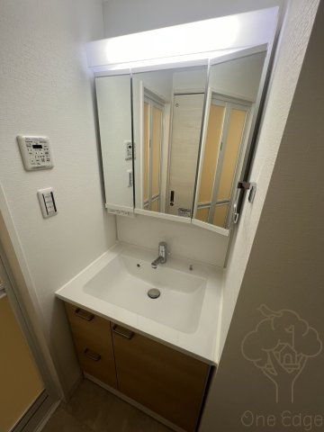 Alivis北梅田の独立洗面台