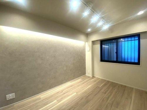 ◆クレヴィア新宿中落合EASTの洋室|おしゃれな間接照明でくつろぎ空間の洋室♪