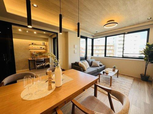 ◆クレヴィア新宿中落合EASTの居間・リビング|日差しがうれしいリビング♪ ご家族みんなで食事をする大切な場所となります。