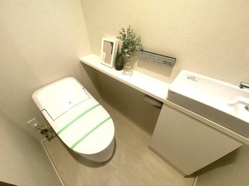 ◆クレヴィア新宿中落合EASTのトイレ|壁付ボタンで操作楽々♪快適ウォシュレット付！