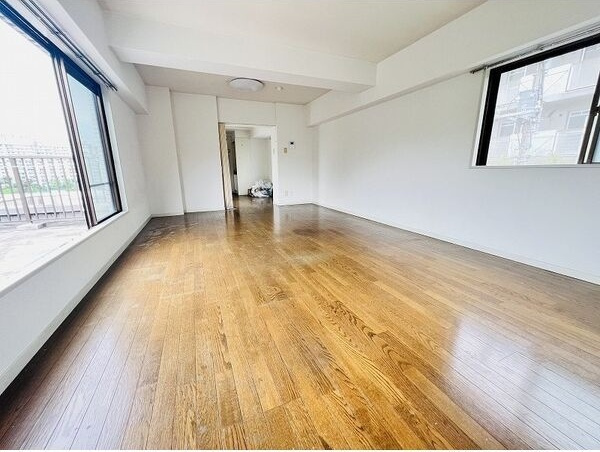 リアライズ浅間台の居間・リビング