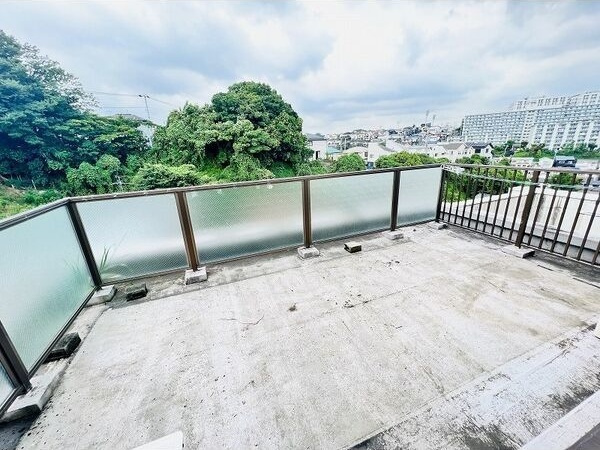 リアライズ浅間台のバルコニー