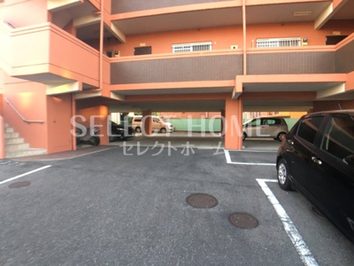 【駐車場】 | シェソワ東山 | 車をお持ちの方に嬉しい駐車場付きの物件です