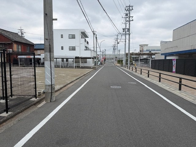 常滑市新開町4丁目　売地の前面道路含む現地写真|前面道路