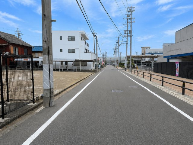 常滑市新開町4丁目　売地の前面道路含む現地写真|前面道路
