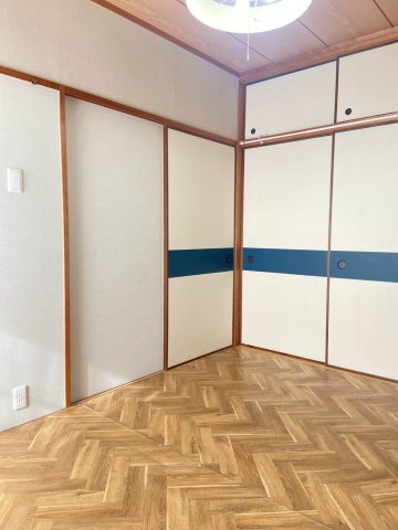 エルシティ草津壱番館の和室|6帖和室。南東向きバルコニーに面しており、明るい室内です。