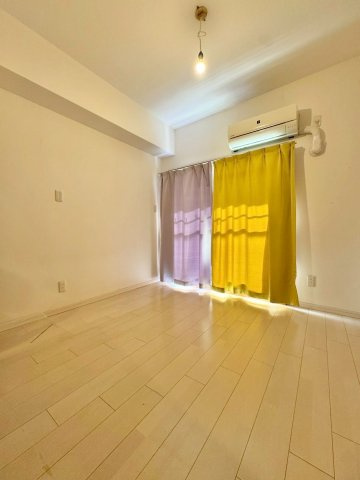 エルシティ草津壱番館の洋室|5.8帖洋室。南東向きにつき陽当たり良好。