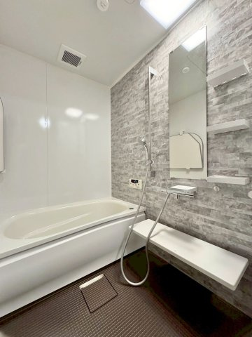 エルシティ草津壱番館の浴室|お洒落で落ち着いた印象のお風呂は平成29年7月にリフォーム済です。