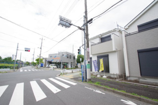 【前面道路含む現地写真】 | 【仲介手数料無料！！】府中市日新町3丁目　新築戸建て（全16棟）J号棟　5690万円