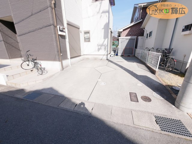 高砂市阿弥陀町生石　中古戸建の駐車場