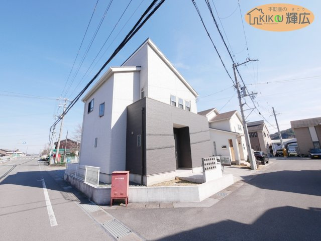 【外観】 | 高砂市阿弥陀町生石　中古戸建 | 4LDKです。現在お住まい中のため、ご内覧の際は事前のご連絡をお願いしております。