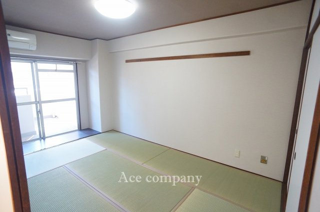 【寝室】 | シャルマンコーポ今里 | 【和室6帖】バルコニーに面した和室です☆