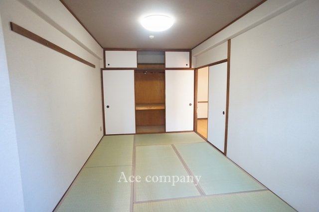 【寝室】 | シャルマンコーポ今里 | 【和室6帖】押入れ完備です♪