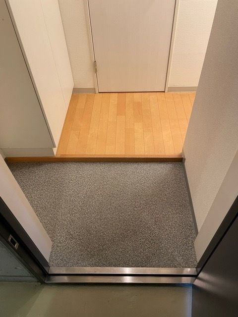 蔵前ローズガーデンの玄関