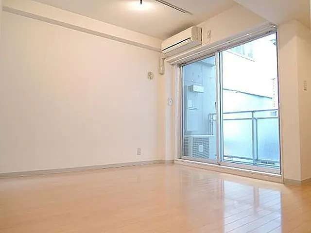 蔵前ローズガーデンの居間・リビング