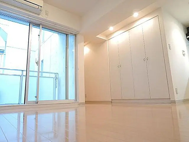 蔵前ローズガーデンの居間・リビング