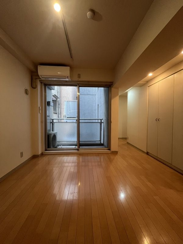 蔵前ローズガーデンの居間・リビング