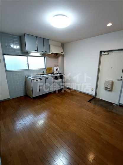 【居間・リビング】 | ハイネス磯路 | おしゃれな居間です