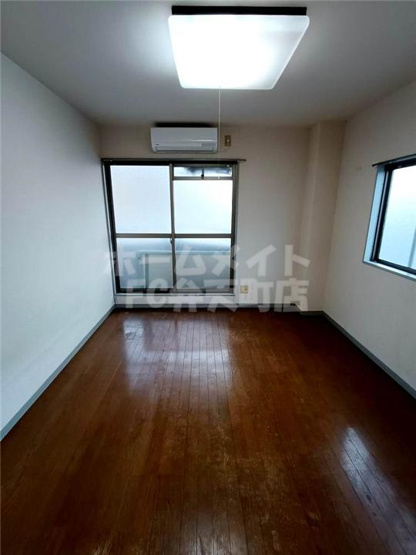 【寝室】 | ハイネス磯路 | ゆとりの広さです